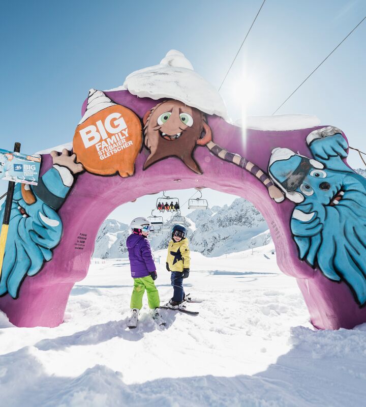 children in the Stubai family ski area