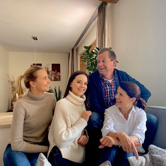 Familienfoto Gastgeber Vitalhotel Edelweiss